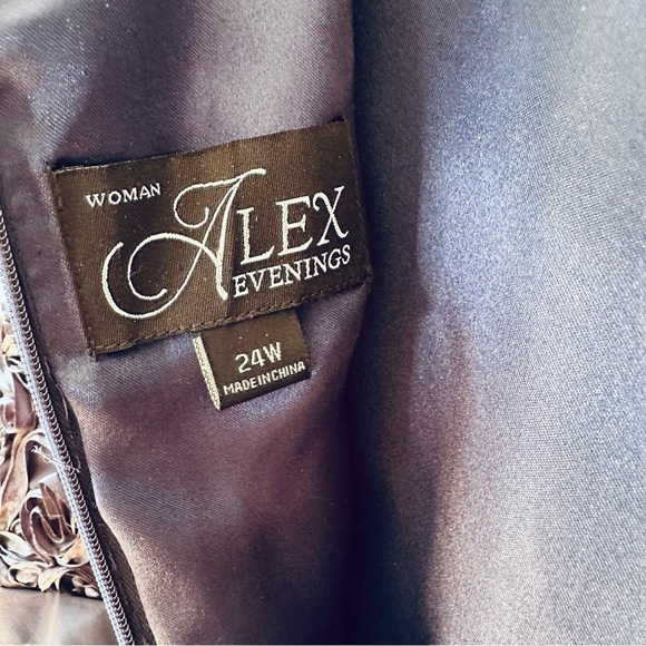 Cocktail short dress. Plus size 1950’s vintage look, 3D Lace a stunning piece - Picture 8 of 12